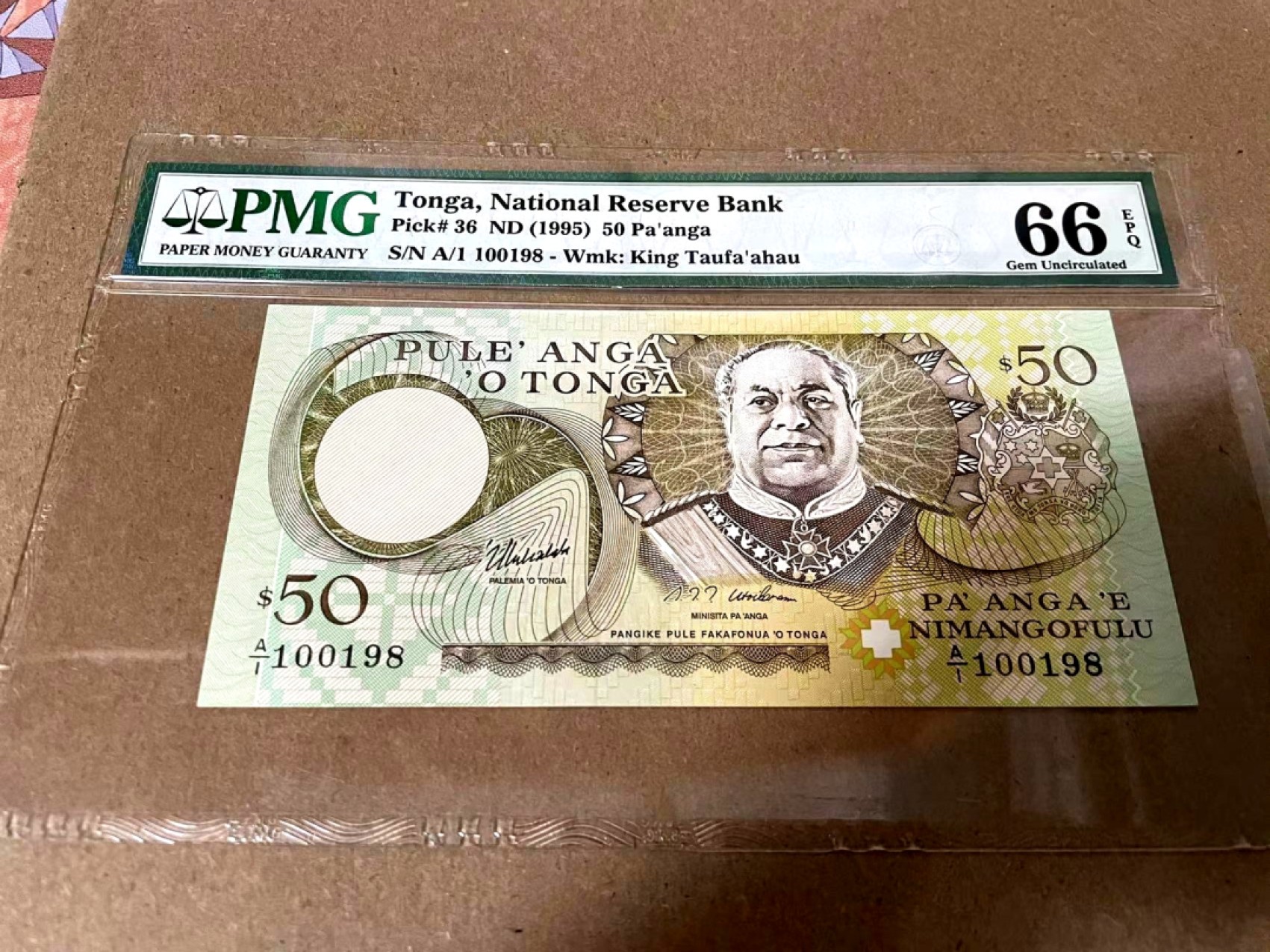 新纪元！【Blue Auction】✨世界纸币精拍第201期【精】   【A1冠无47】汤加 1995年50潘加 PMG66EPQ 背面风景精美