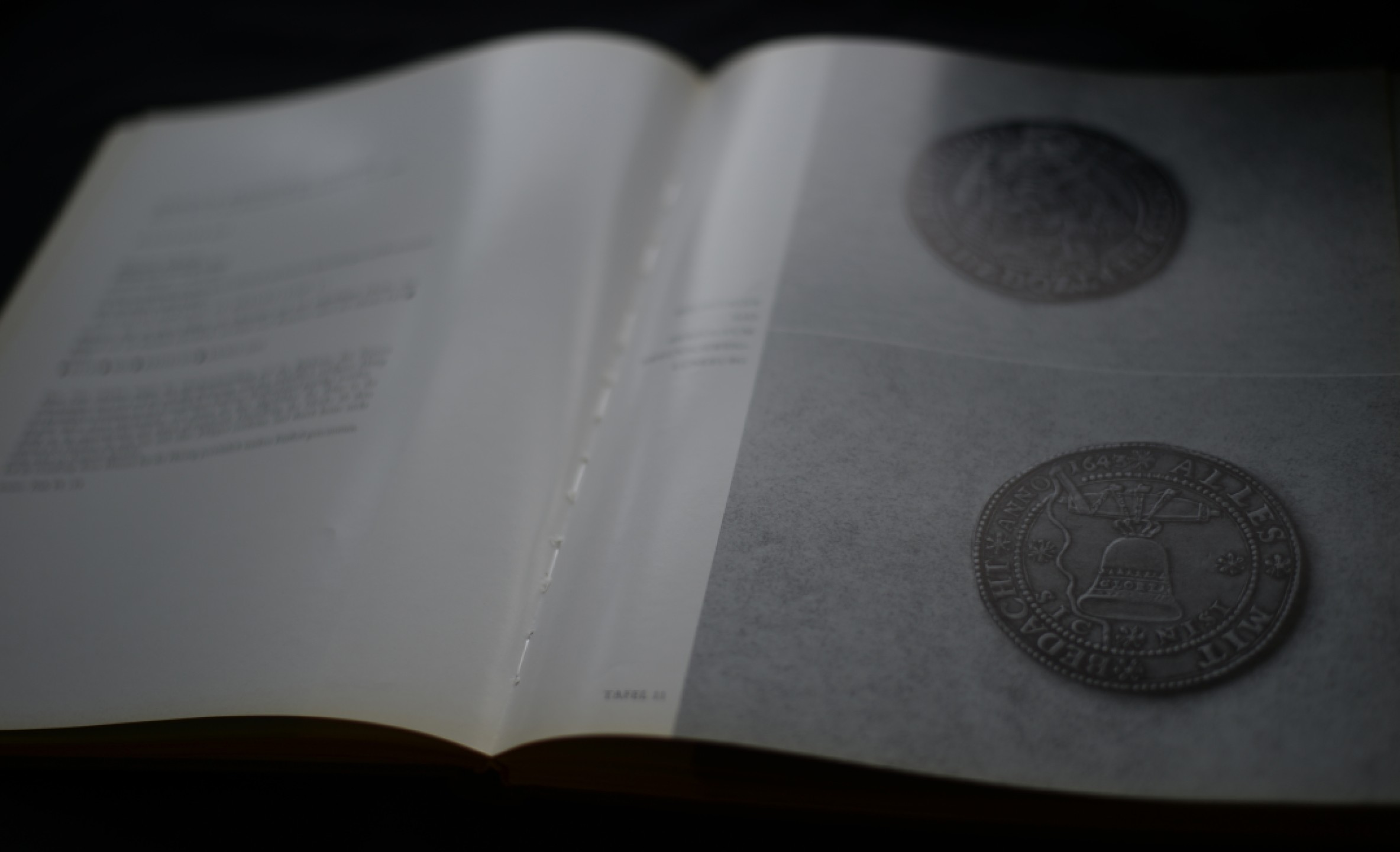 凡希社世界钱币微拍第二百零四期 荐！【从三十年战争到泰勒的终结】1486-1621&1622-1871泰勒图录两册套装，来自德意志联邦银行的钱币收藏 大16开布面精装 八五品