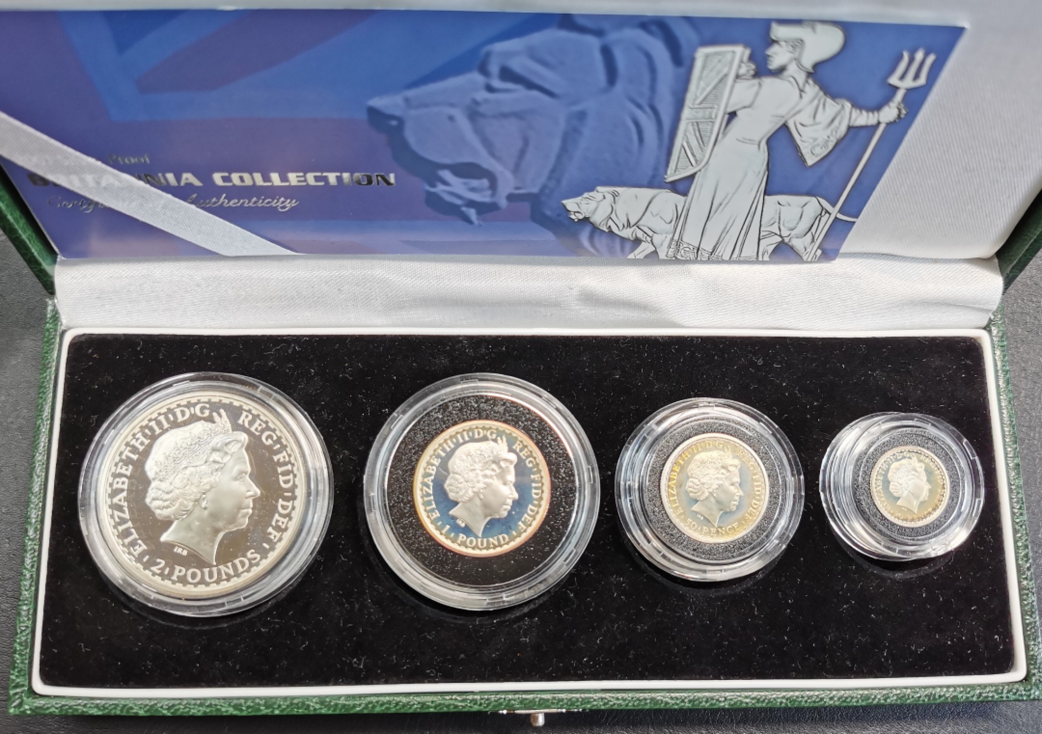 凡希社世界钱币微拍第二百零四期 2001英国不列颠尼亚与狮子2镑-20便士全银套装盒证全品！