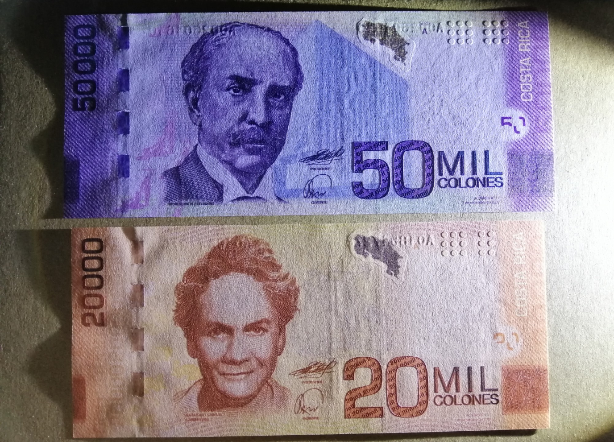 新纪元！【Blue Auction】✨世界纸币精拍第201期【精】   【一组4张 A0冠初版】哥斯达黎加 2009年5000-50000克朗 全新UNC 经典紫蝶 无47