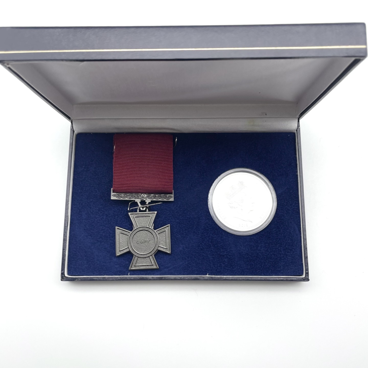 勋章奖章交易所7月16日拍卖 英国维多利亚十字勋章和纪念币套装