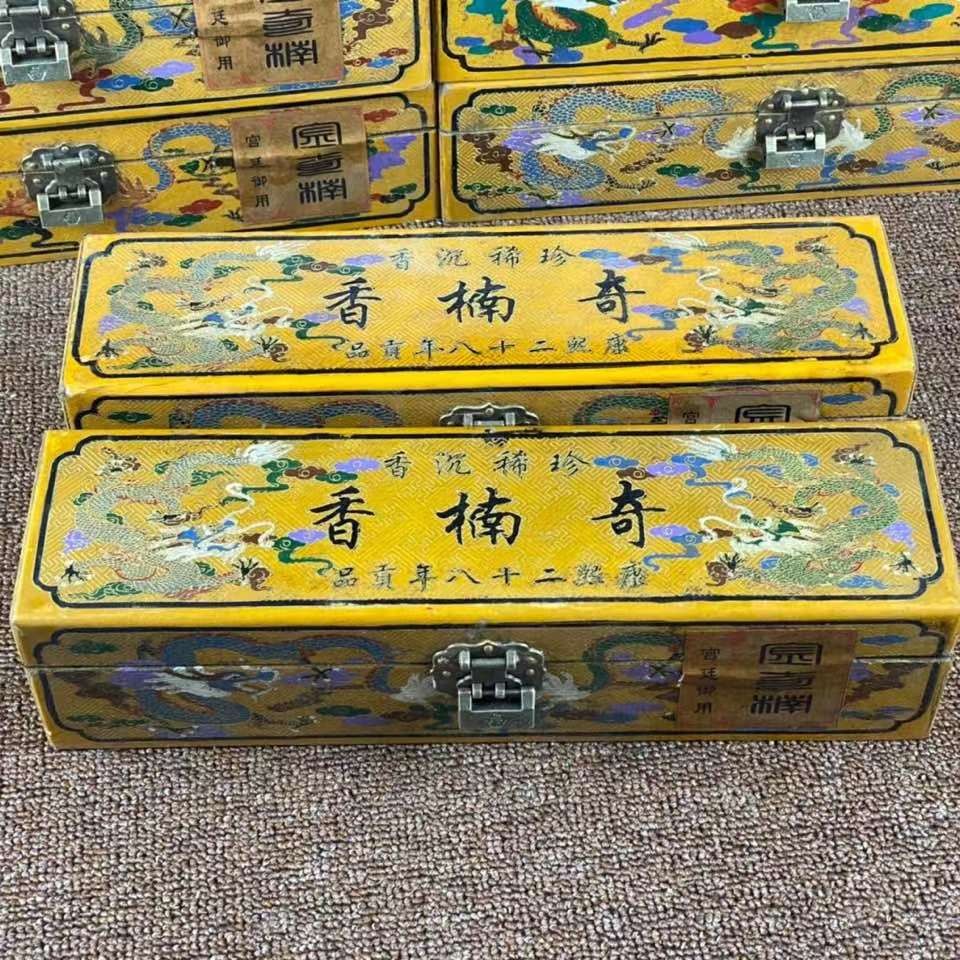 漆器盒装金色奇楠香 