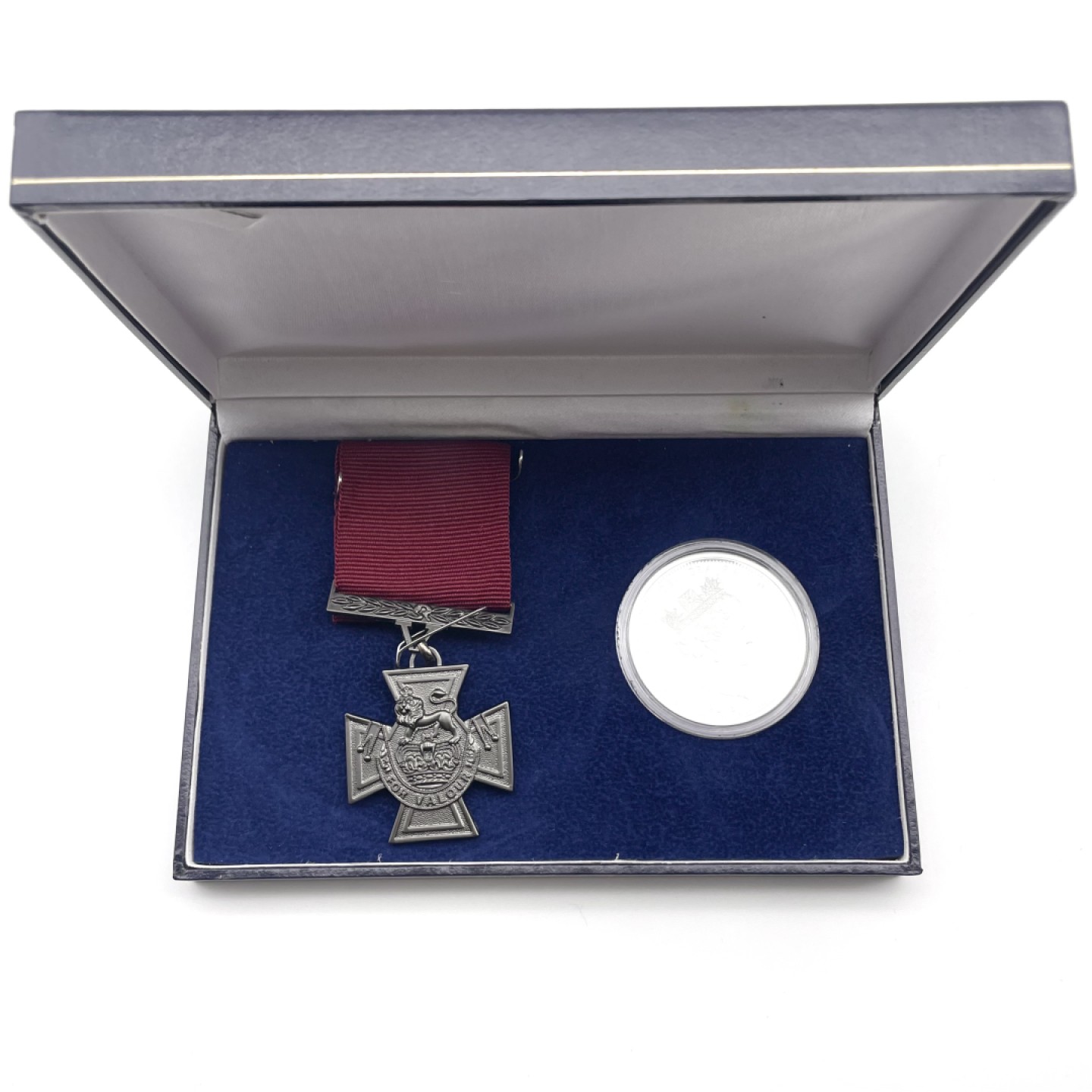 勋章奖章交易所7月16日拍卖 英国维多利亚十字勋章和纪念币套装