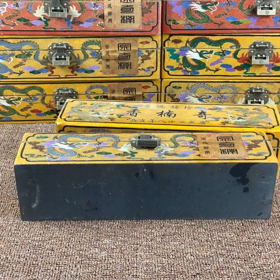漆器盒装金色奇楠香 