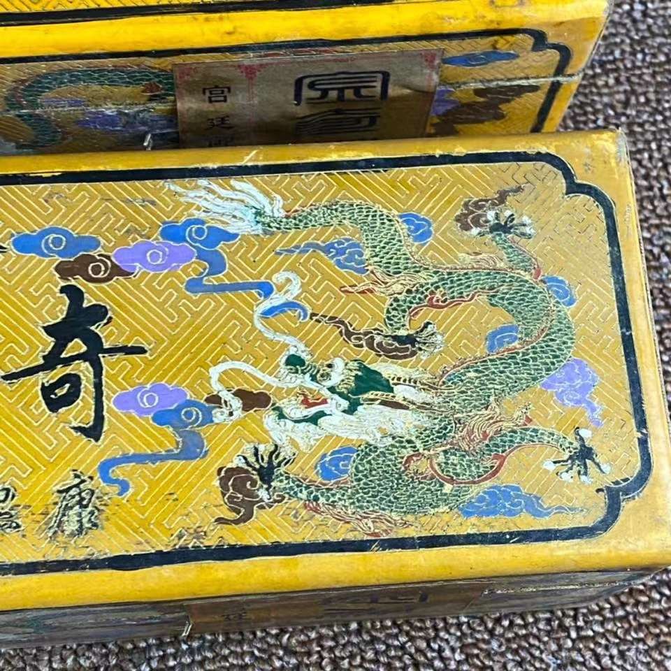 漆器盒装金色奇楠香 