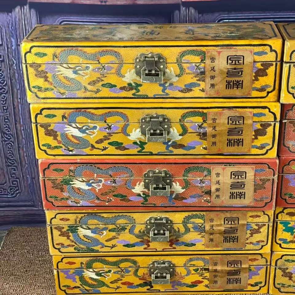 漆器盒装金色奇楠香 