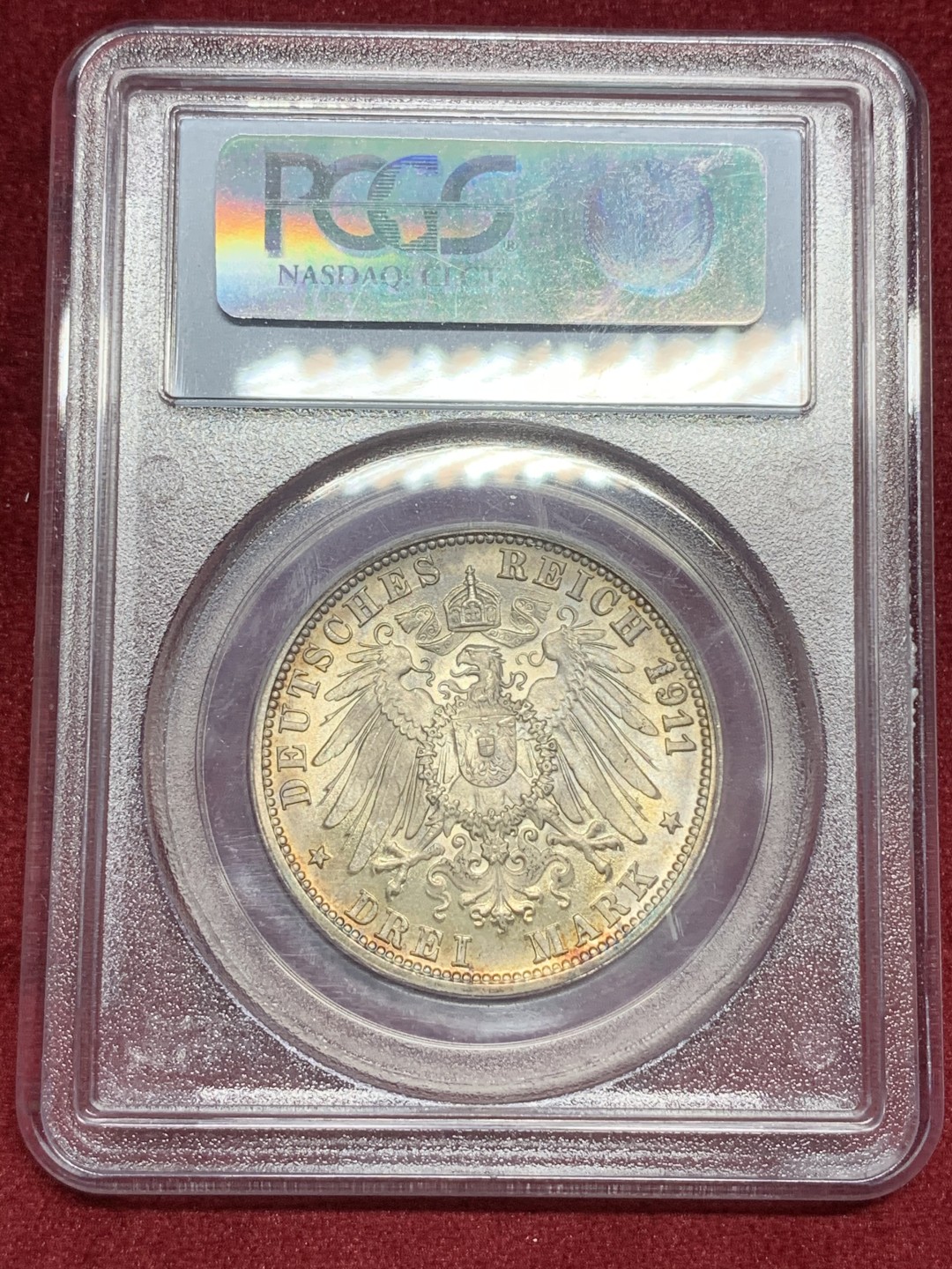 《竞宝斋》第73场-本周日，周一2场连拍（全场不限金额包邮） PCGS MS66符腾堡1911年金婚3马克 老白盒 环五彩 幻彩 非常漂亮一步到位的藏品 不到200美元 左下角L凸起稍微有点磕 老白盒大
