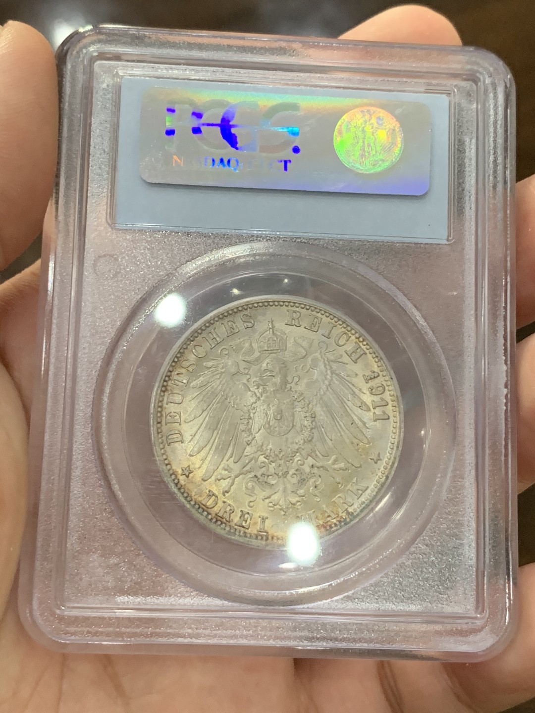 《竞宝斋》第73场-本周日，周一2场连拍（全场不限金额包邮） PCGS MS66符腾堡1911年金婚3马克 老白盒 环五彩 幻彩 非常漂亮一步到位的藏品 不到200美元 左下角L凸起稍微有点磕 老白盒大