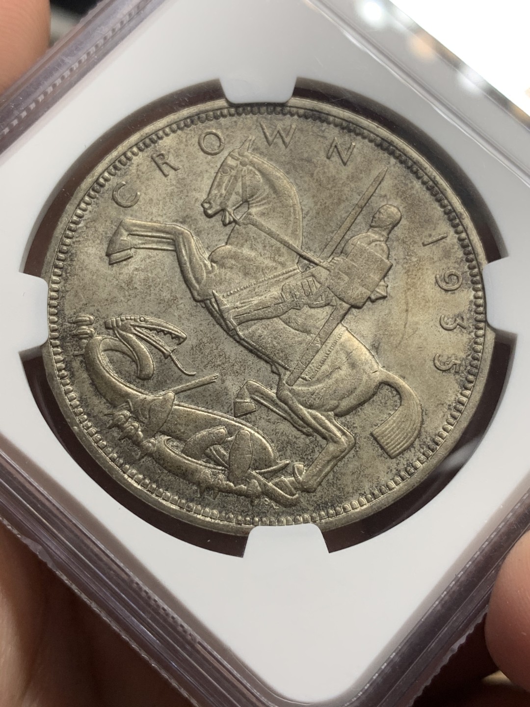 《竞宝斋》第73场-本周日，周一2场连拍（全场不限金额包邮） NGC MS63乔五1935木马剑，五彩原味包浆，重彩少见！上海严评产物，可参考竞宝斋往届白币63价格都600+！