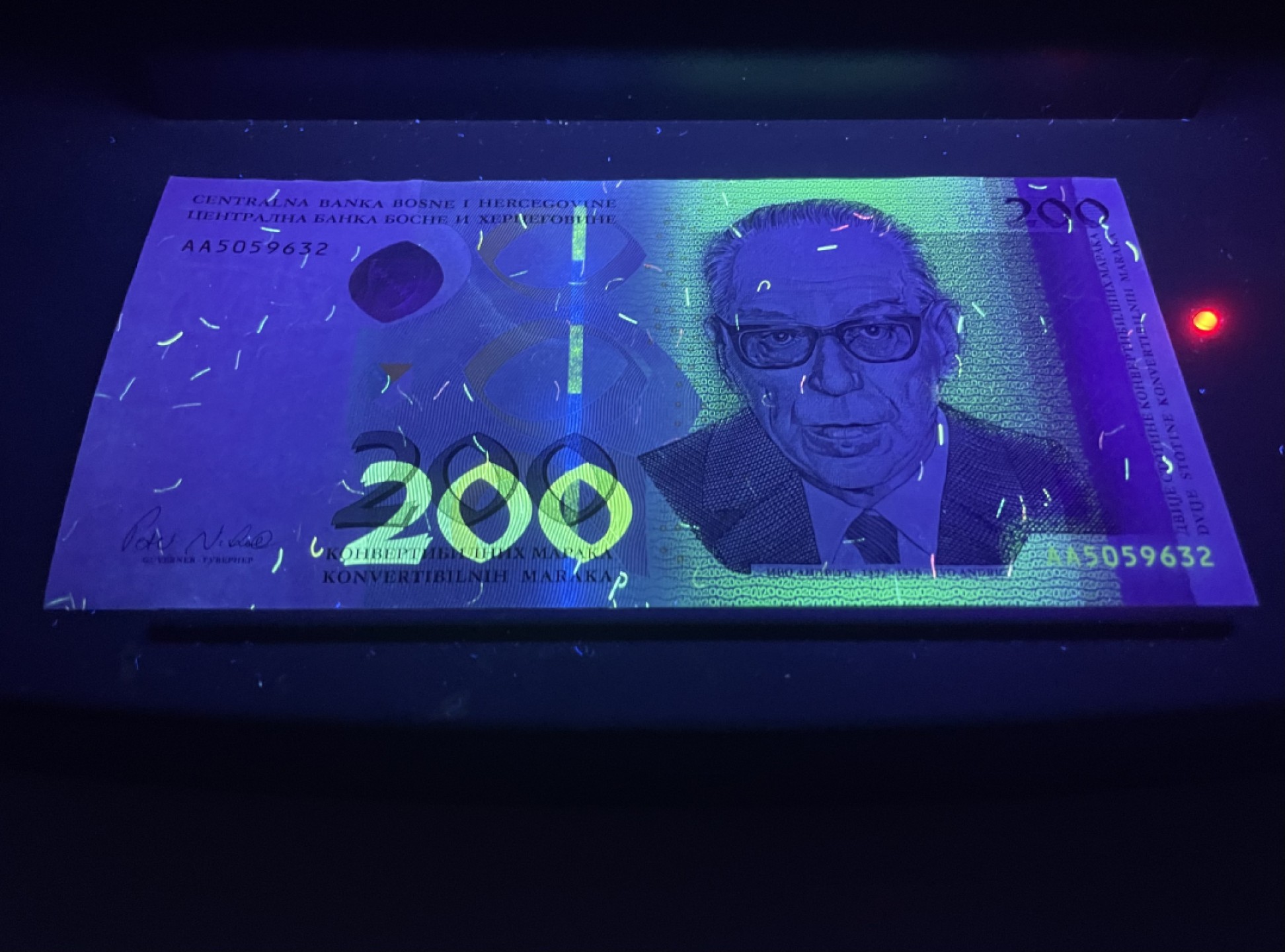 新纪元！【Blue Auction】✨世界纸币精拍第201期【精】    【AA冠 无47】波黑 2002年200马克最高值 全新UNC 精美  