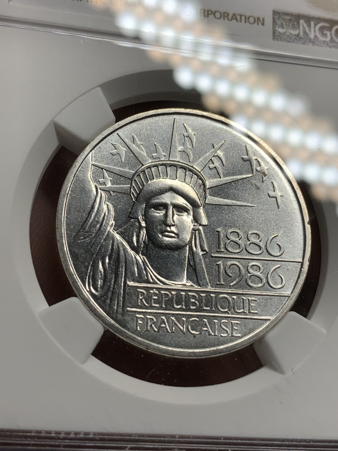 《竞宝斋》第73场-本周日，周一2场连拍（全场不限金额包邮） NGC MS65 1986年法国100法郎银币