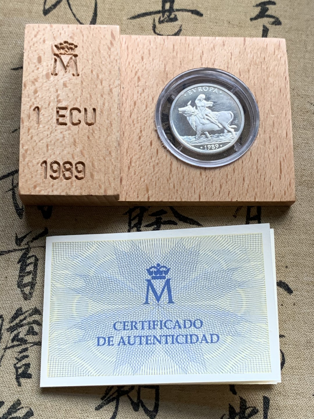 《竞宝斋》第73场-本周日，周一2场连拍（全场不限金额包邮） 原盒证书西班牙1989年骑牛1ECU精制银币