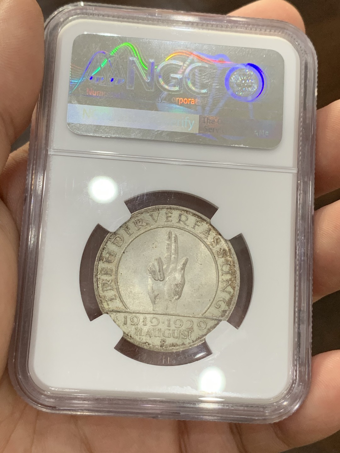 《竞宝斋》第73场-本周日，周一2场连拍（全场不限金额包邮） NGC-MS64 德国魏玛 1929年 宪法纪念 3马克 少见品种 转光强烈