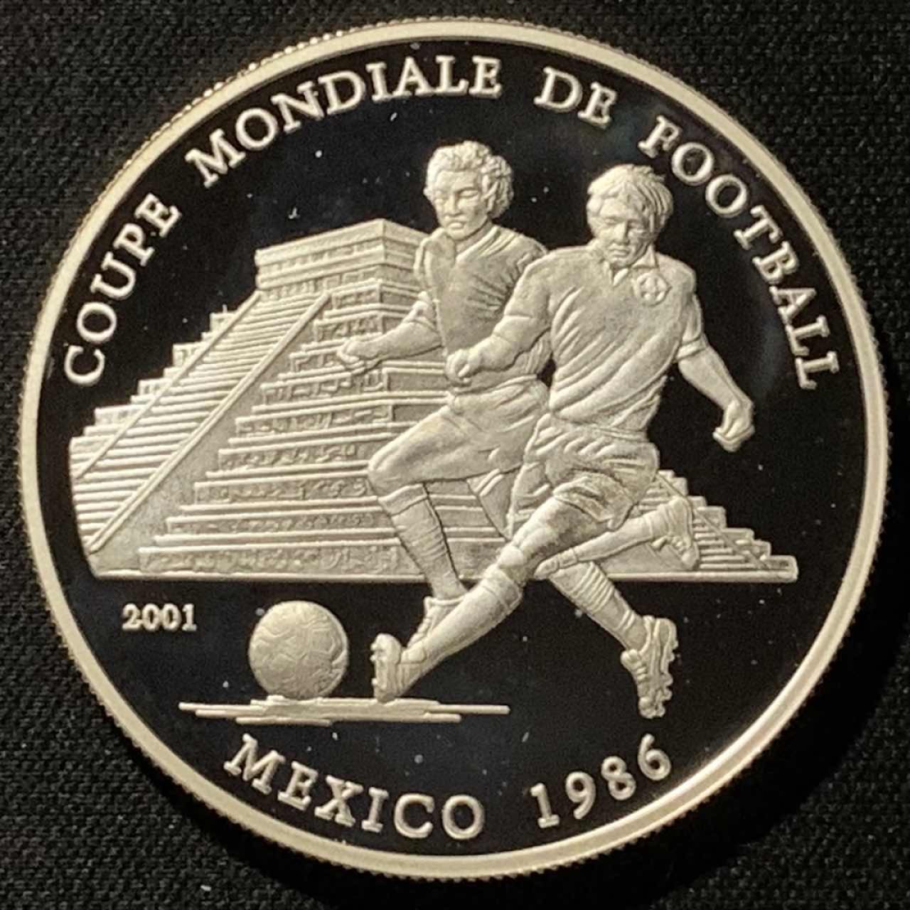 紫瑗钱币——第207期拍卖 刚果共和国 2001年 墨西哥世界杯 抢断 1000法郎 20克 0.999银 精制