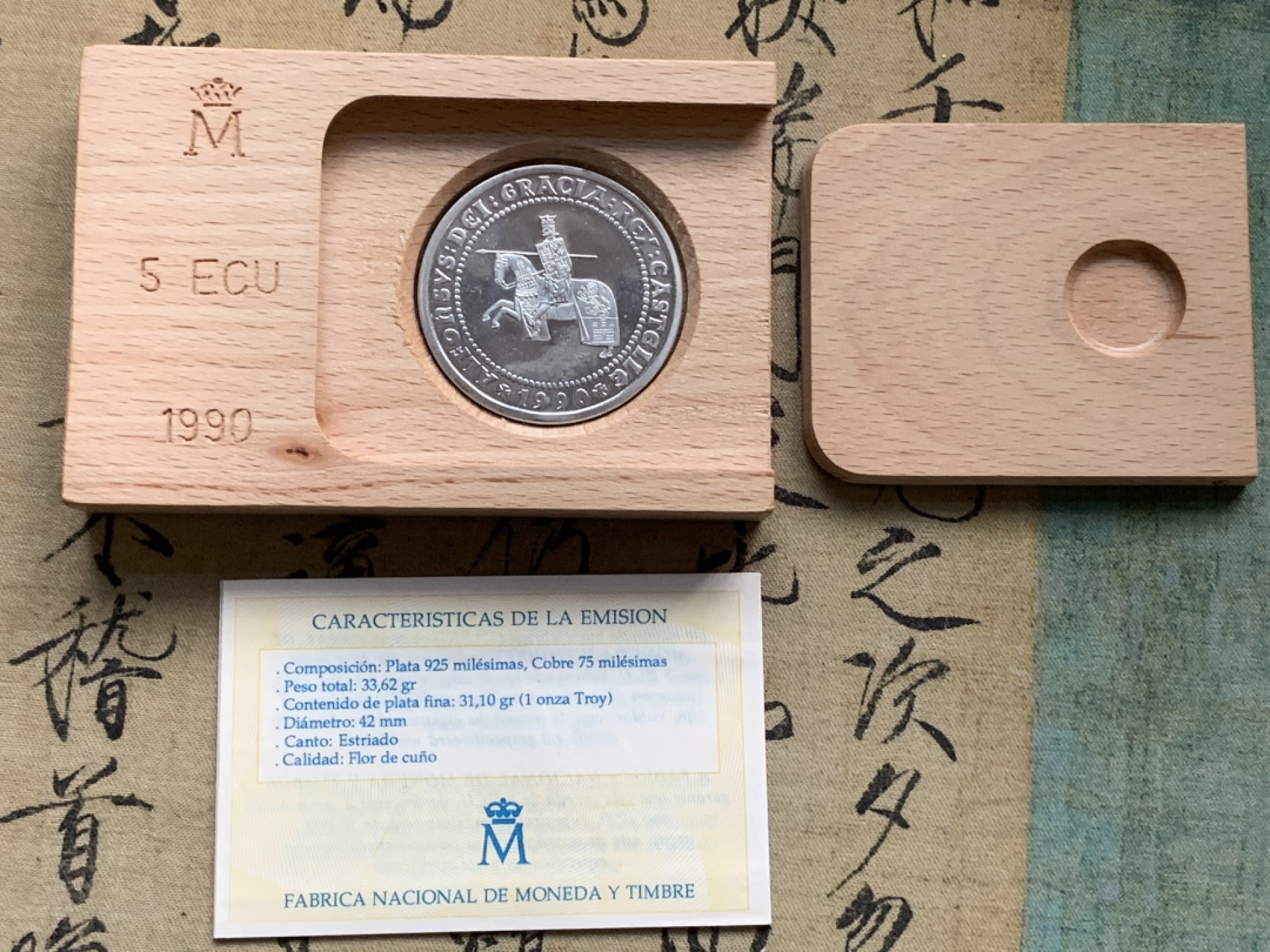 《竞宝斋》第73场-本周日，周一2场连拍（全场不限金额包邮） 原盒证书西班牙1990年 马剑骑士 5ECU 精制大银币33.62克