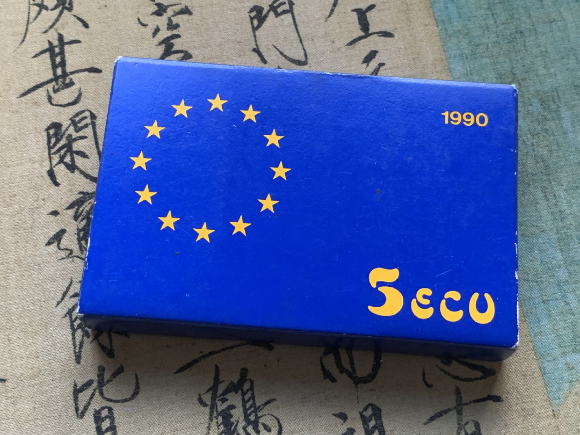 《竞宝斋》第73场-本周日，周一2场连拍（全场不限金额包邮） 原盒证书西班牙1990年 马剑骑士 5ECU 精制大银币33.62克