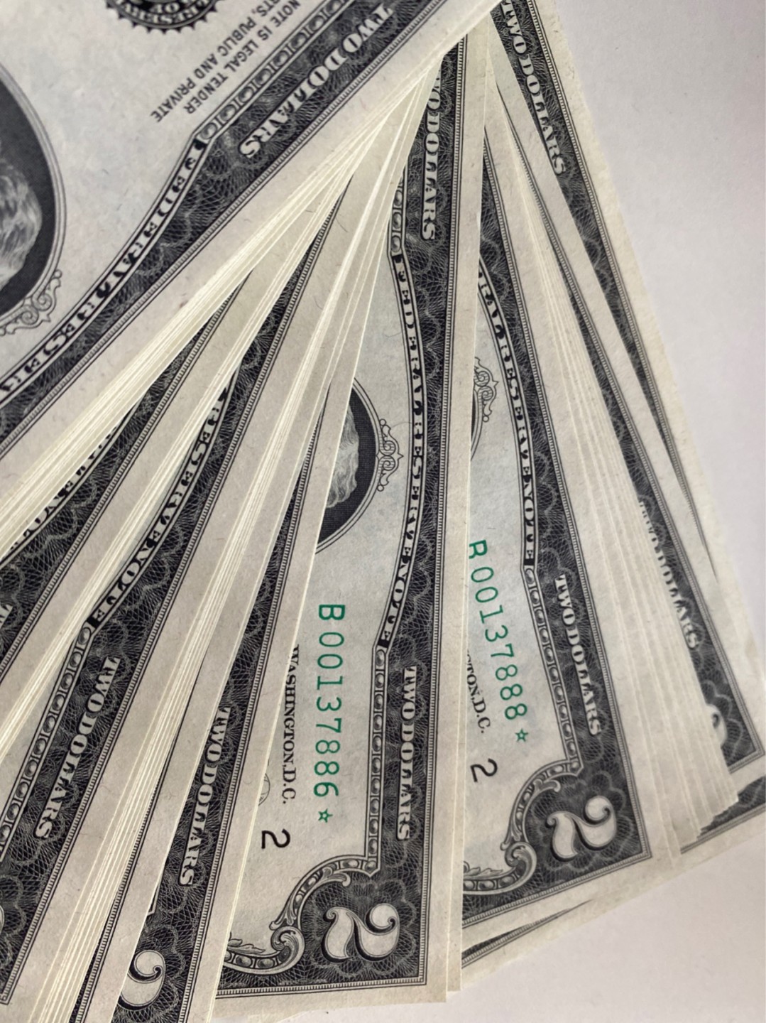 收藏联盟Quantum Auction 第174期拍卖 1976年美国2元 建国200周年版本 整刀星补号码豹子888号段 全新UNC带BEP原装腰条