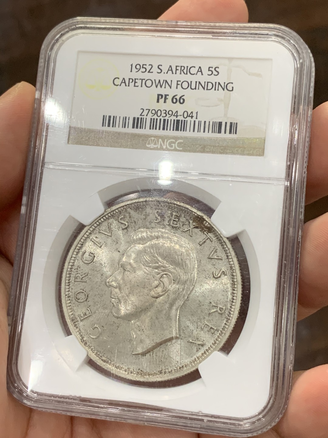 《竞宝斋》第73场-本周日，周一2场连拍（全场不限金额包邮） NGC-PF66 南非开普敦，1952 5先令大银币，回转十字光，pf66高分少见