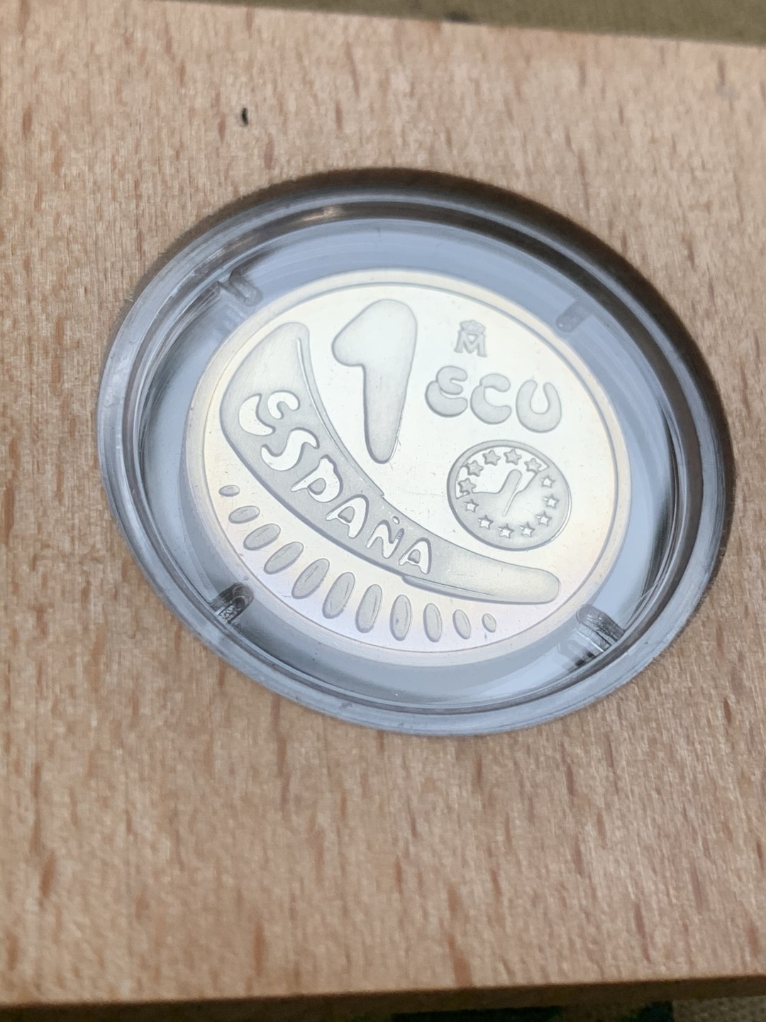 《竞宝斋》第73场-本周日，周一2场连拍（全场不限金额包邮） 原盒证书西班牙1989年骑牛1ECU精制银币