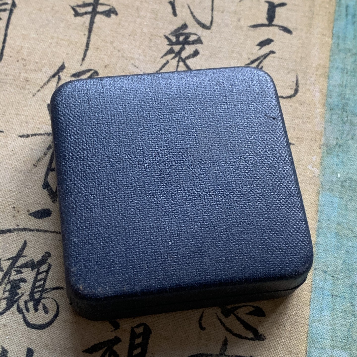 《竞宝斋》第73场-本周日，周一2场连拍（全场不限金额包邮） 原盒证书1997年芬兰 航空展热飞机10欧元精制大银币 27克