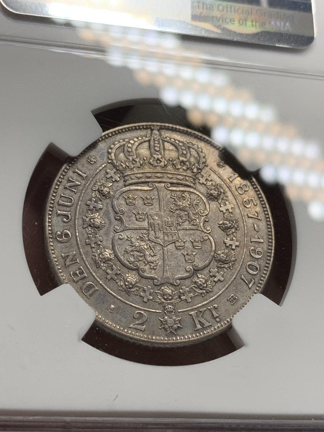 《竞宝斋》第73场-本周日，周一2场连拍（全场不限金额包邮） NGC AU细节评级 1907年瑞典国王奥斯卡二世结婚纪念日2克朗银币