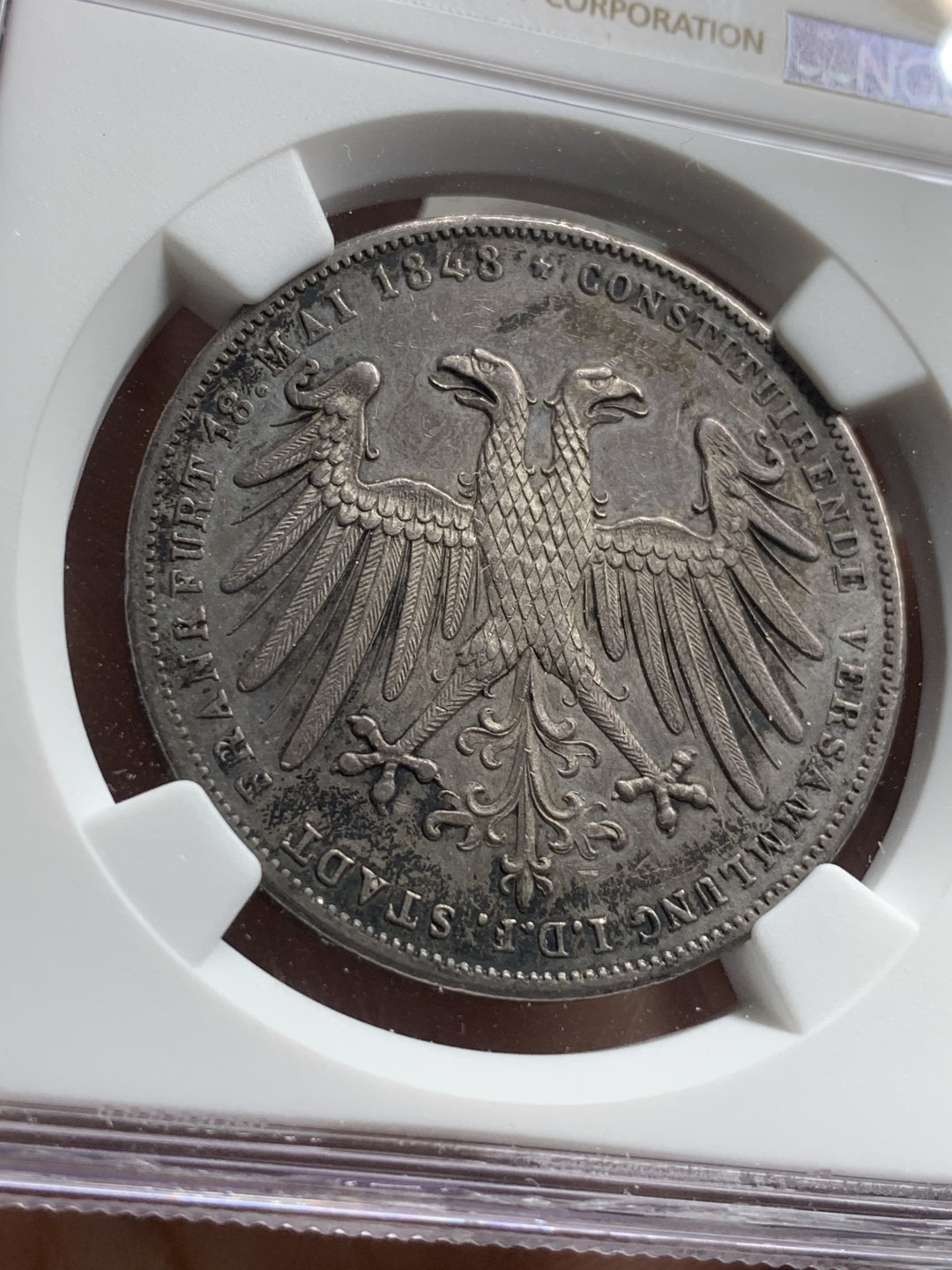 《竞宝斋》第73场-本周日，周一2场连拍（全场不限金额包邮） NGC-UNC,法兰克福约翰大公2盾银币，黑包浆，可惜给了个Cleaned，1848年。