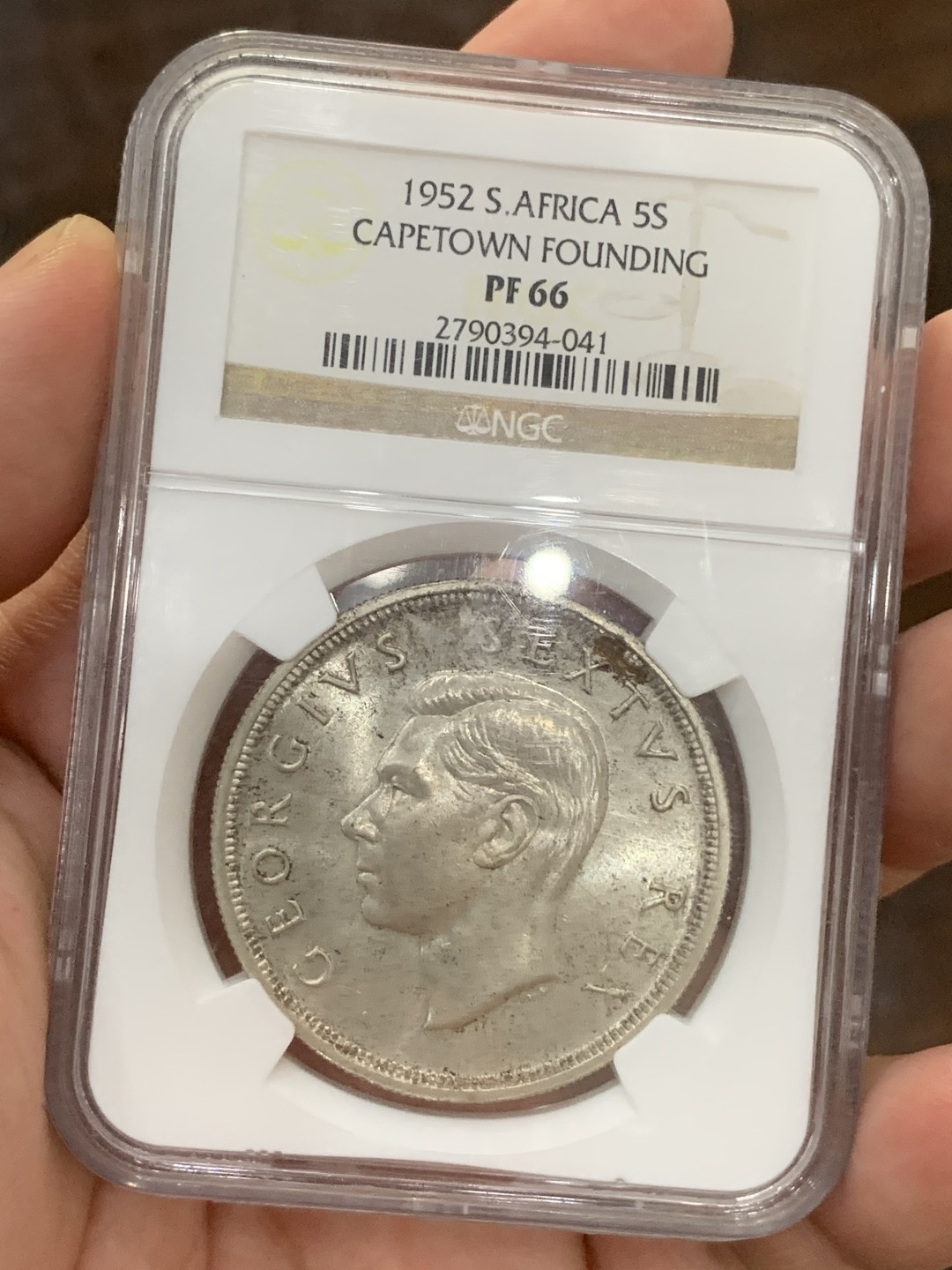 《竞宝斋》第73场-本周日，周一2场连拍（全场不限金额包邮） NGC-PF66 南非开普敦，1952 5先令大银币，回转十字光，pf66高分少见