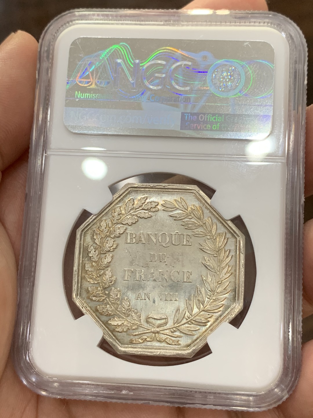 《竞宝斋》第73场-本周日，周一2场连拍（全场不限金额包邮） NGC MS64 法国1800年法兰西银行百年纪念八角银章代用币 五彩包浆 顶级品相