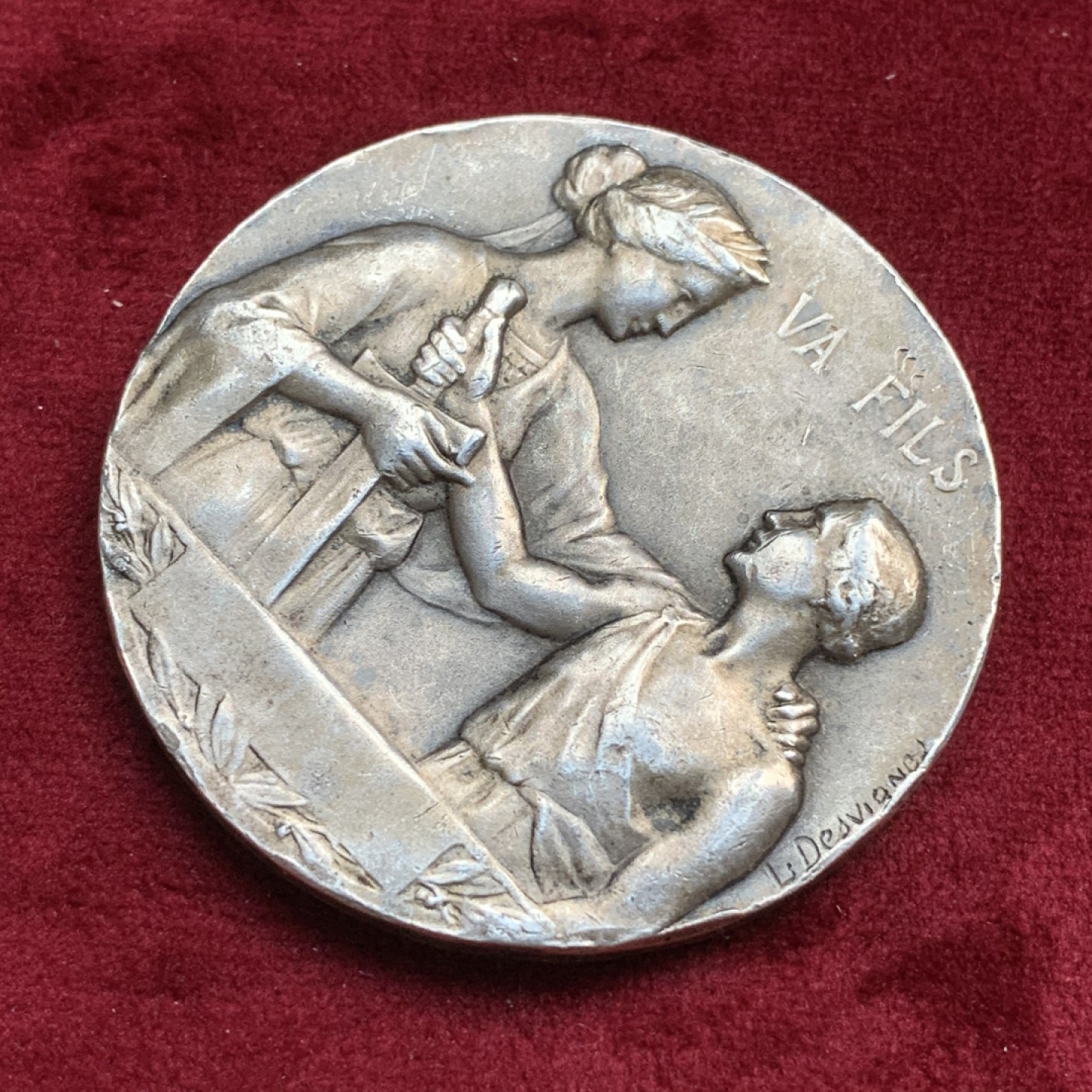 《竞宝斋》第73场-本周日，周一2场连拍（全场不限金额包邮） 法国1918年一战母子告别高浮雕大银章 61.3克