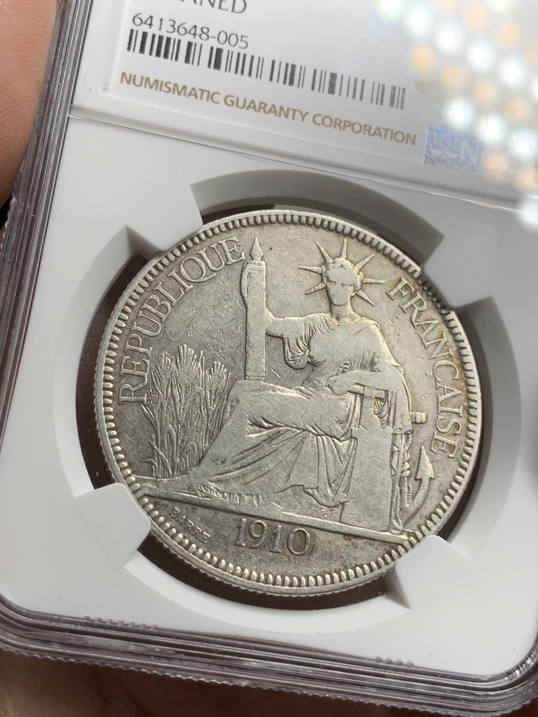 《竞宝斋》第73场-本周日，周一2场连拍（全场不限金额包邮） NGC-XFD 法属1910年坐洋一元 五珍年份