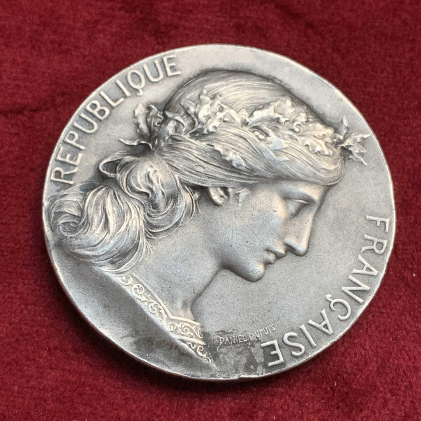 《竞宝斋》第73场-本周日，周一2场连拍（全场不限金额包邮） 法国1893年 自由女神头像 高浮雕 大银章 35.5克