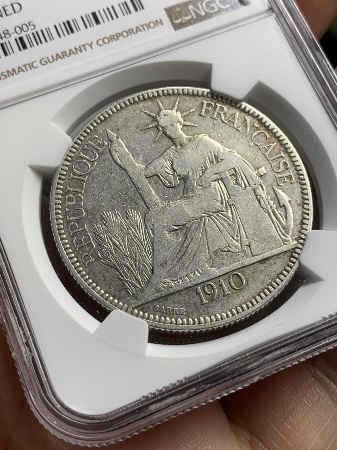 《竞宝斋》第73场-本周日，周一2场连拍（全场不限金额包邮） NGC-XFD 法属1910年坐洋一元 五珍年份