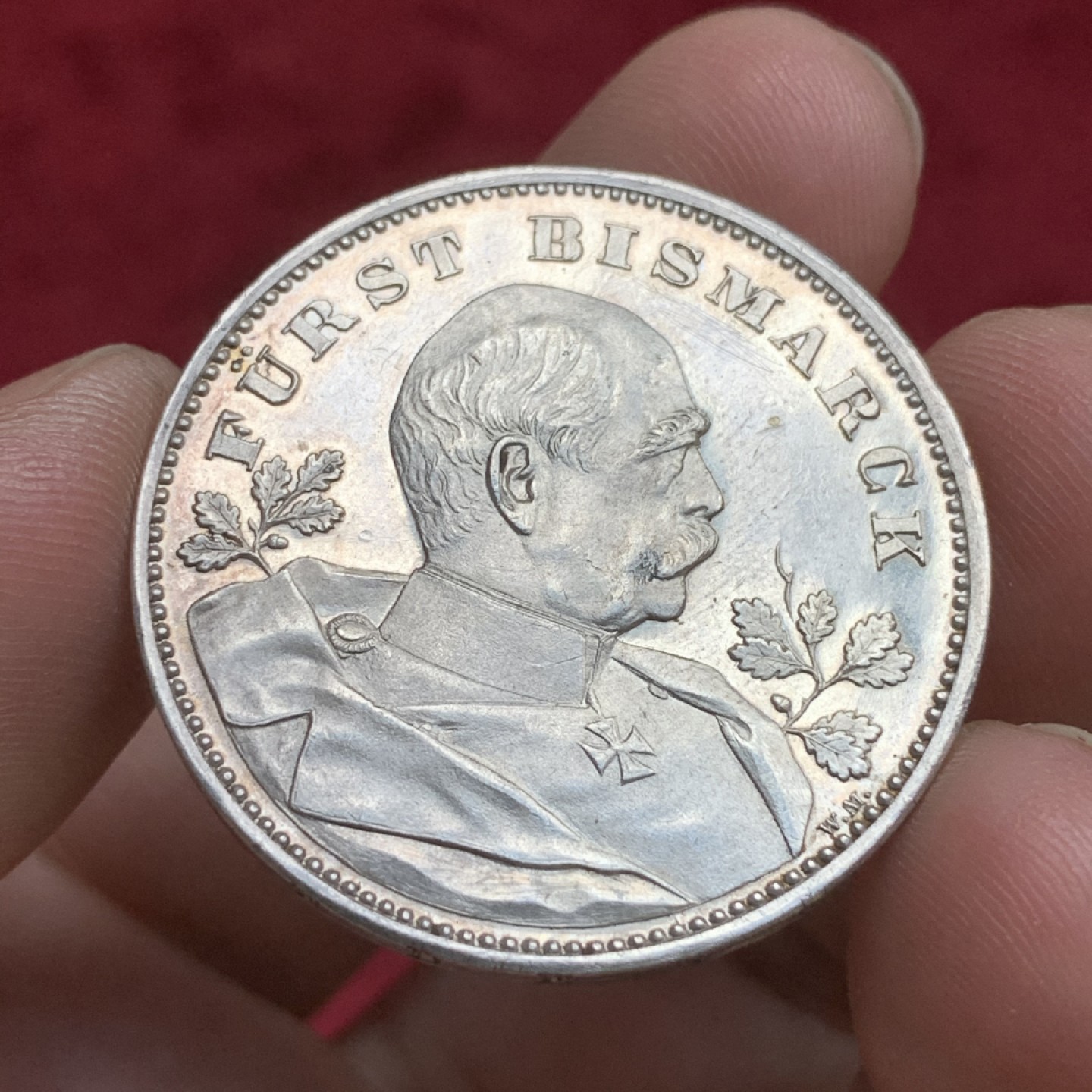 《竞宝斋》第73场-本周日，周一2场连拍（全场不限金额包邮） 1895俾斯麦80大寿银章  镜面精制   背面为俾斯麦家族徽章