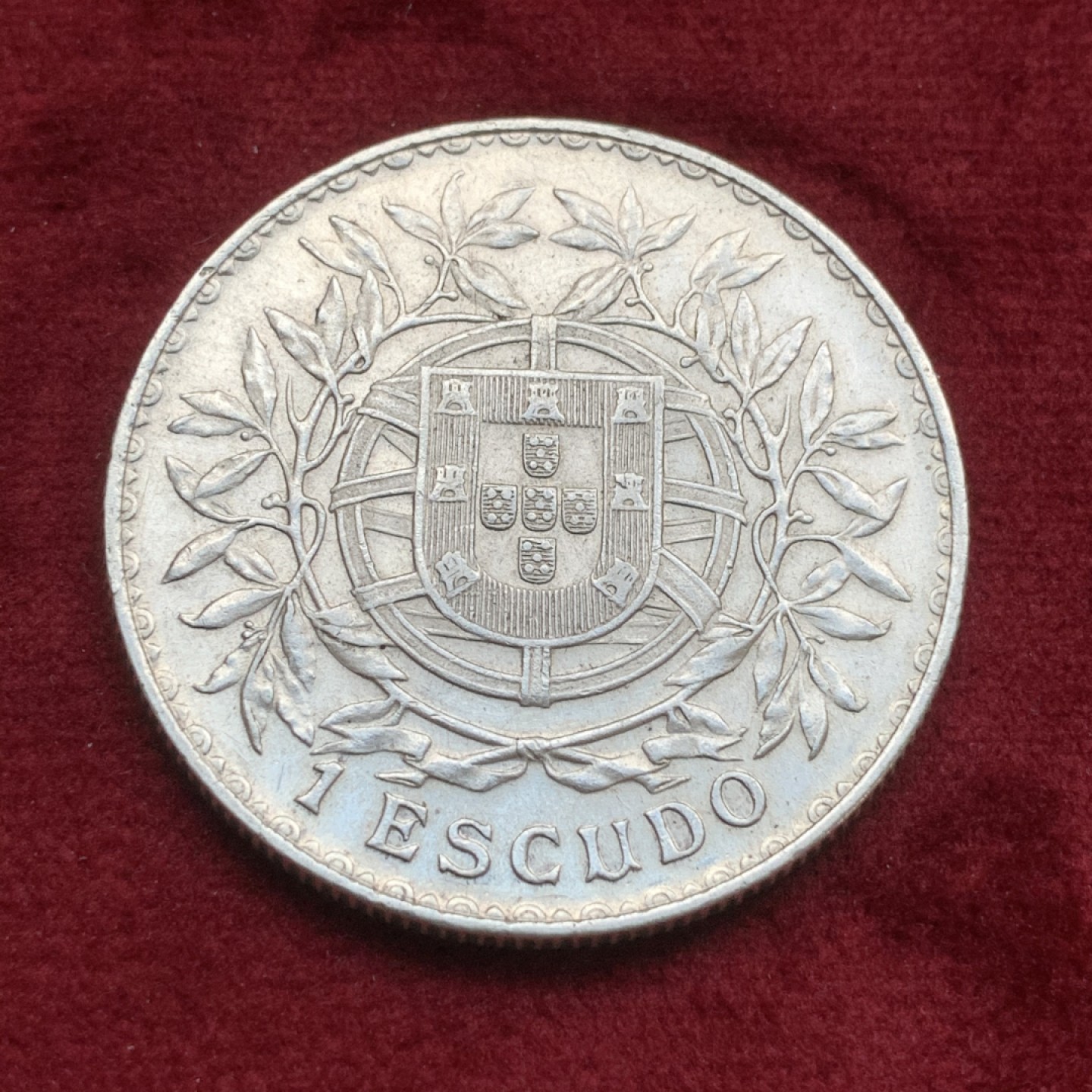 《竞宝斋》第73场-本周日，周一2场连拍（全场不限金额包邮） 葡萄牙女神1埃斯库多银币，只发行两年，25克，1915年。