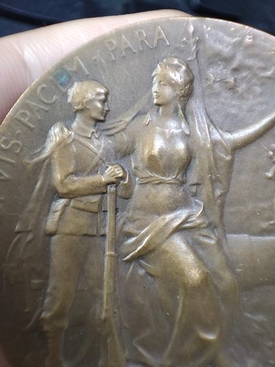 gush小明220713 法国1911军事训练纪念铜章 艺术麦朵尔收录，边缘小磕碰