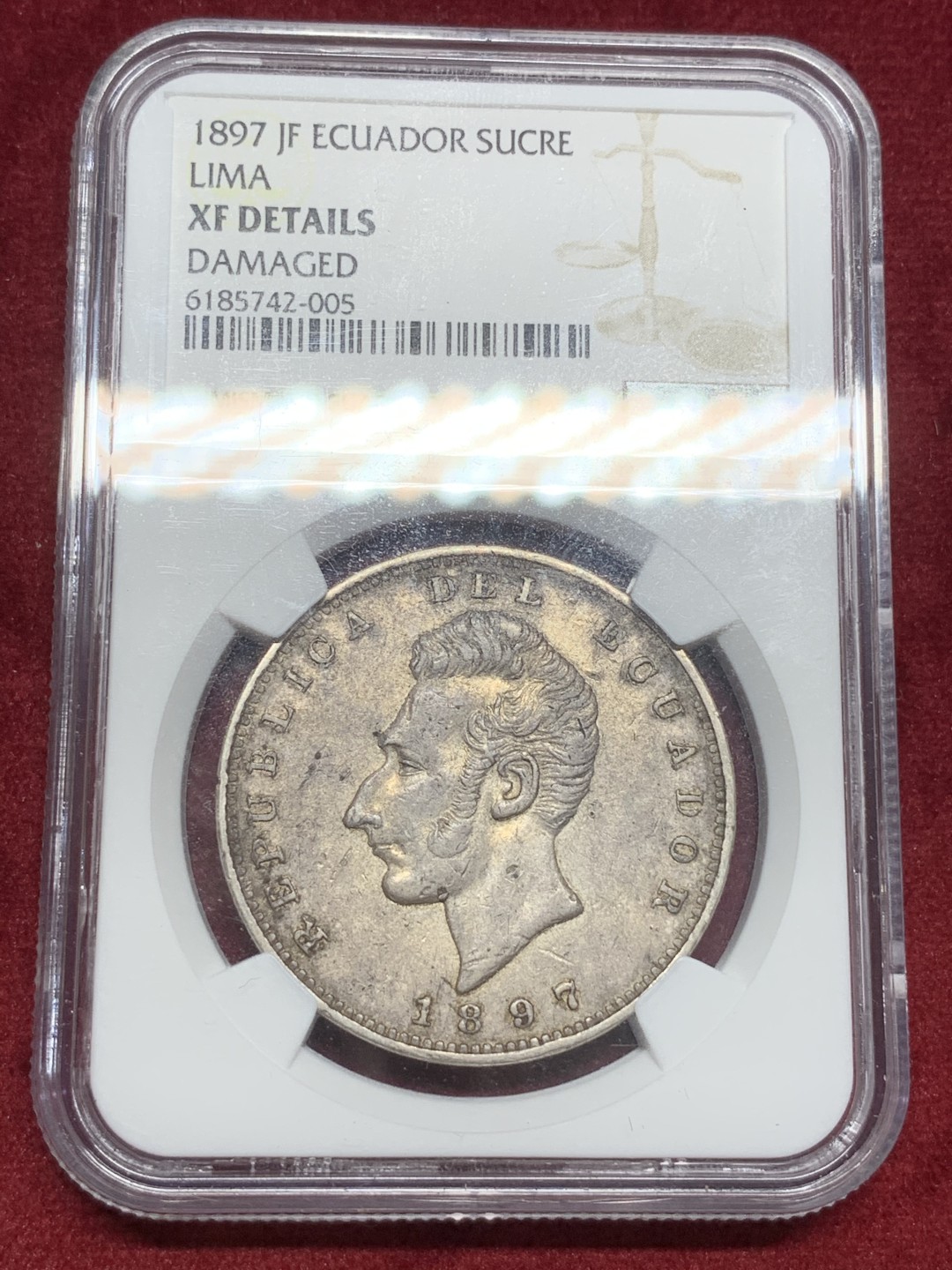 《竞宝斋》第73场-本周日，周一2场连拍（全场不限金额包邮） NGC-XFD 厄瓜多尔 1897年利马厂 1苏克雷大银币 原味包浆 国内不多见 25克 900银