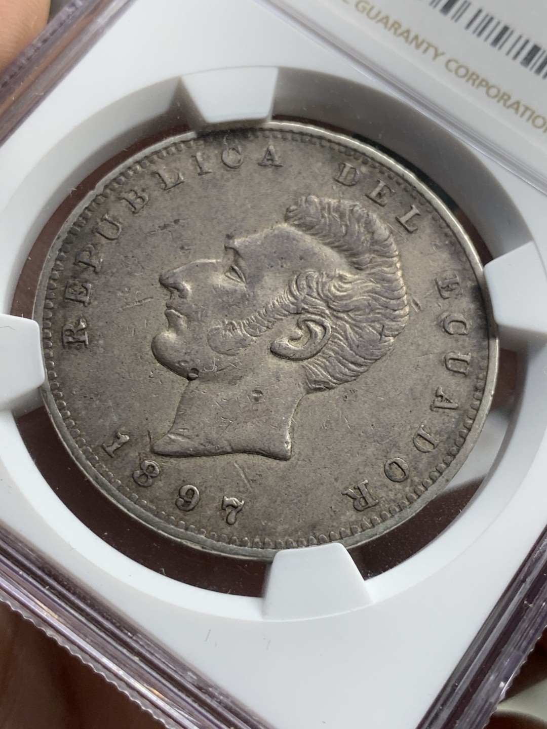 《竞宝斋》第73场-本周日，周一2场连拍（全场不限金额包邮） NGC-XFD 厄瓜多尔 1897年利马厂 1苏克雷大银币 原味包浆 国内不多见 25克 900银