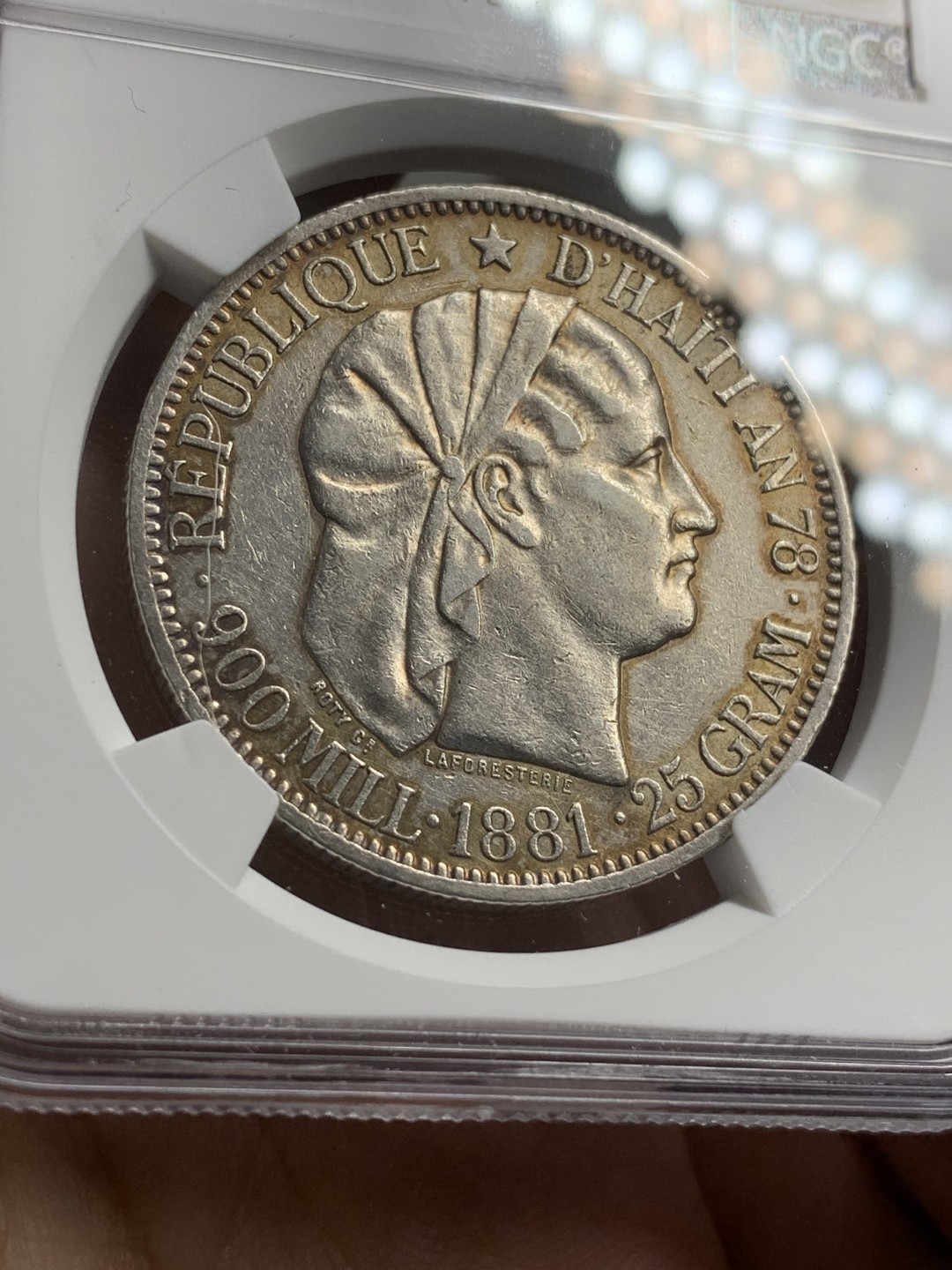 《竞宝斋》第73场-本周日，周一2场连拍（全场不限金额包邮） NGC-XFD 海地共和国 1881年 女神1元大银币 国内不多见