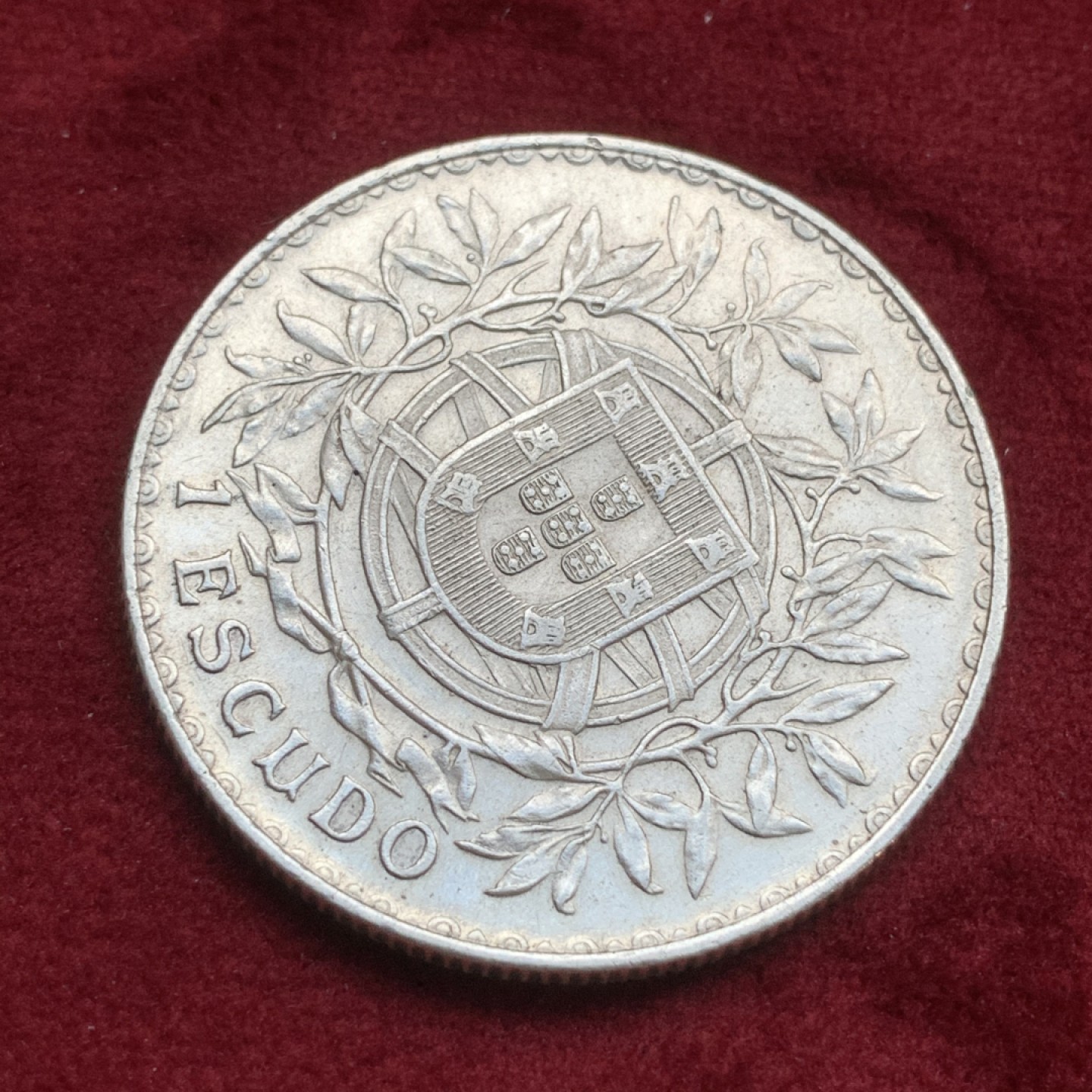 《竞宝斋》第73场-本周日，周一2场连拍（全场不限金额包邮） 葡萄牙女神1埃斯库多银币，只发行两年，25克，1915年。