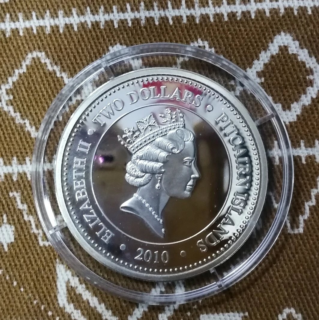 北京马甸外币专卖微拍第八十期，外国金银币专场，陆续上新，欢迎光临 2010年皮特凯恩海洋动物彩色精制银币，重量：15.55克。成色925银，直径：35mm，发行量1000枚。