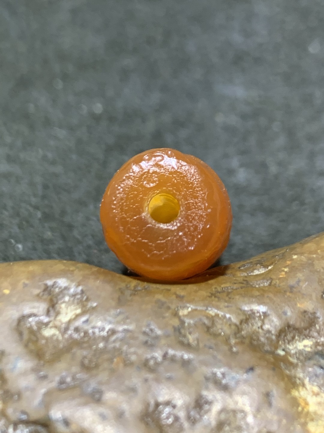 精美高玉化仿古风化纹玛瑙晶洞桶珠一颗 