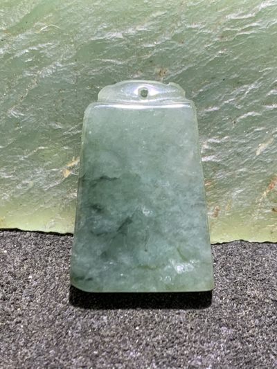 天然A货翡翠随形吊坠一个， - 天然A货翡翠随形吊坠一个，