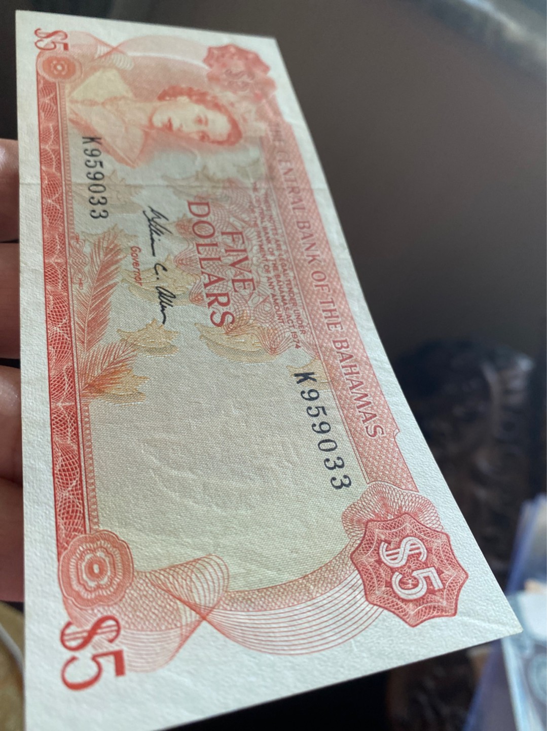 收藏联盟Quantum Auction 第175期拍卖 1974年巴哈马彩背5元 品相AU 微黄