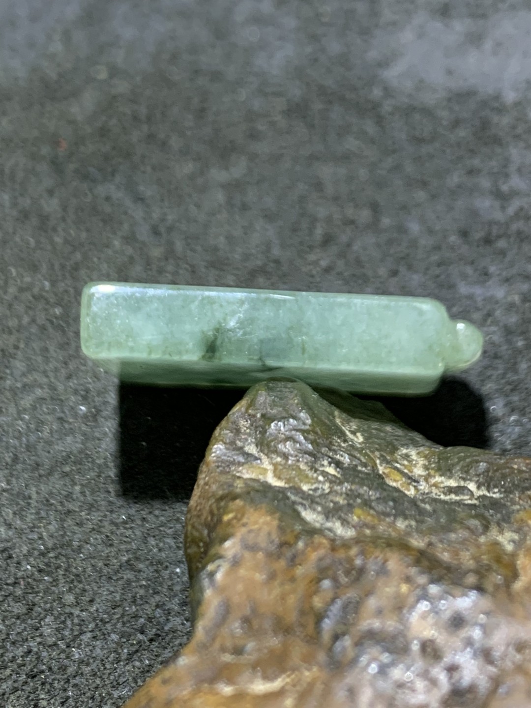 天然A货翡翠随形吊坠一个，