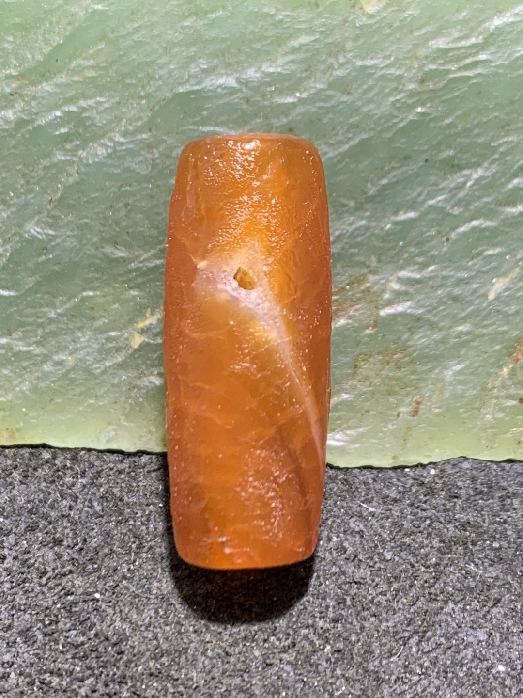精美高玉化仿古风化纹玛瑙晶洞桶珠一颗 