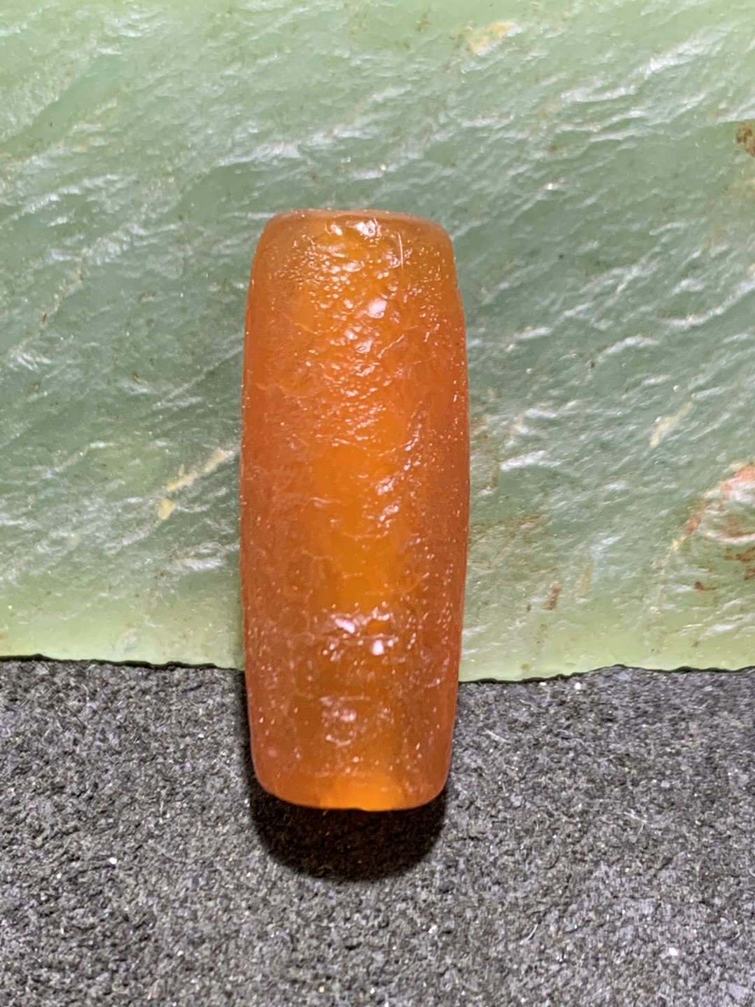 精美高玉化仿古风化纹玛瑙晶洞桶珠一颗 