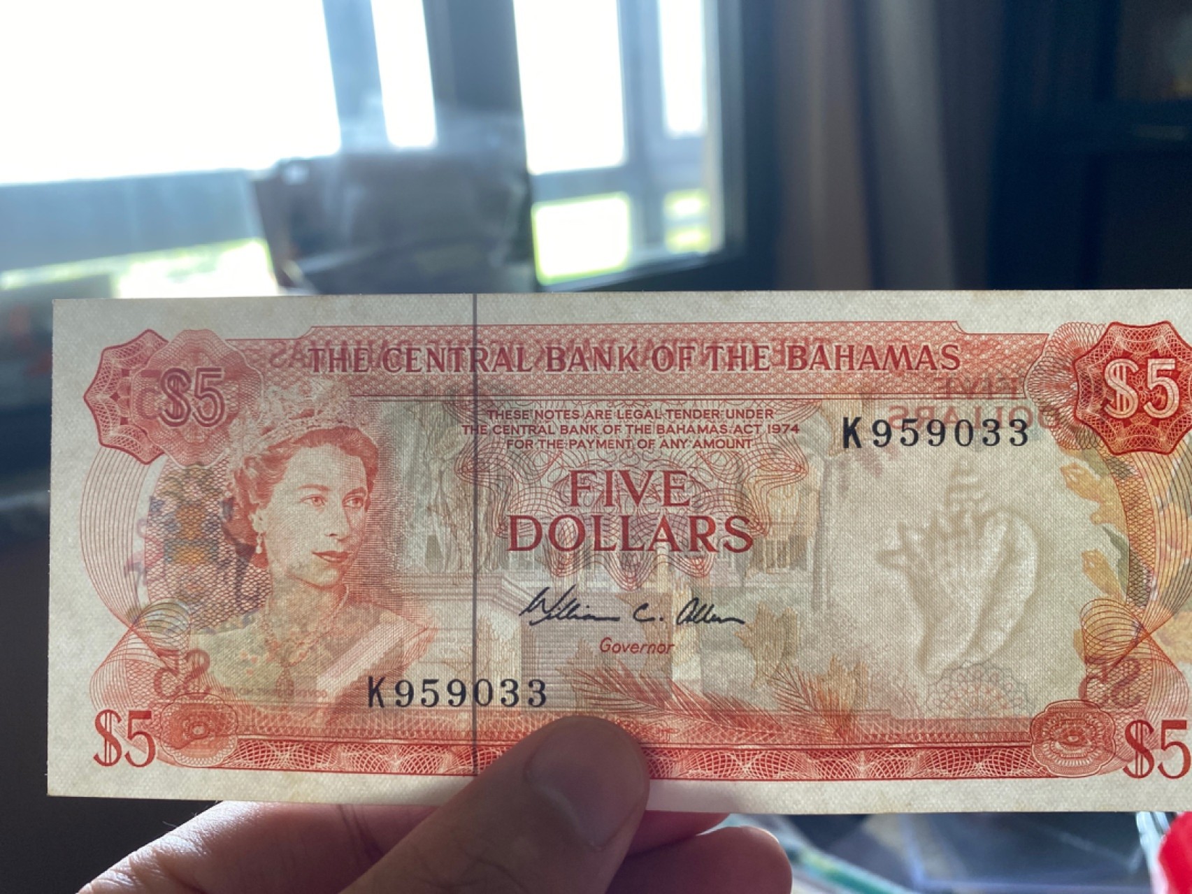 收藏联盟Quantum Auction 第175期拍卖 1974年巴哈马彩背5元 品相AU 微黄