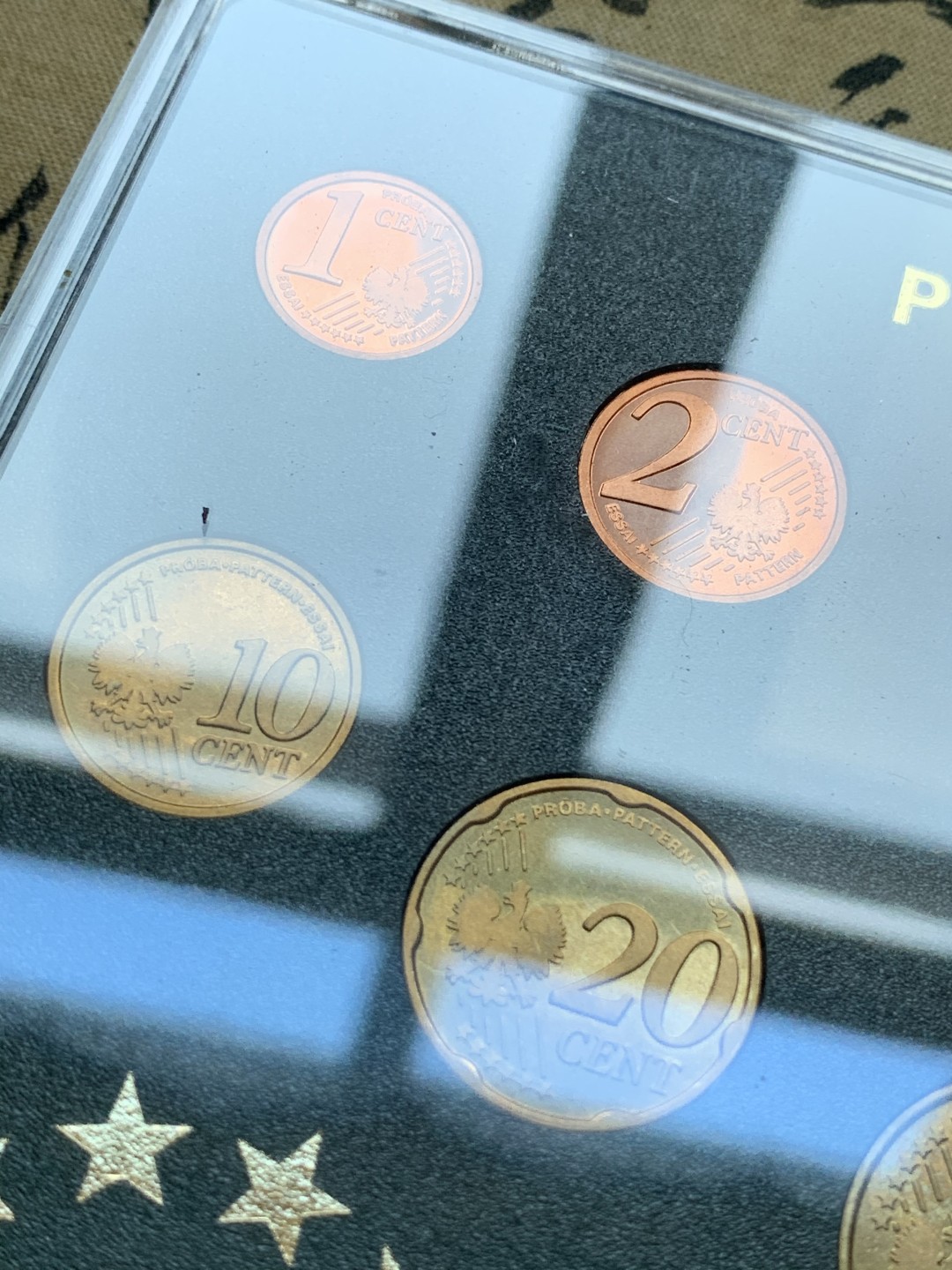 《竞宝斋》第74场-套币裸币专场 本周日，周一，周四.3场连拍（全场不限金额包邮） 卡装 波兰2004年 八枚套1分到2欧元 ESSAI厂试铸欧元套币