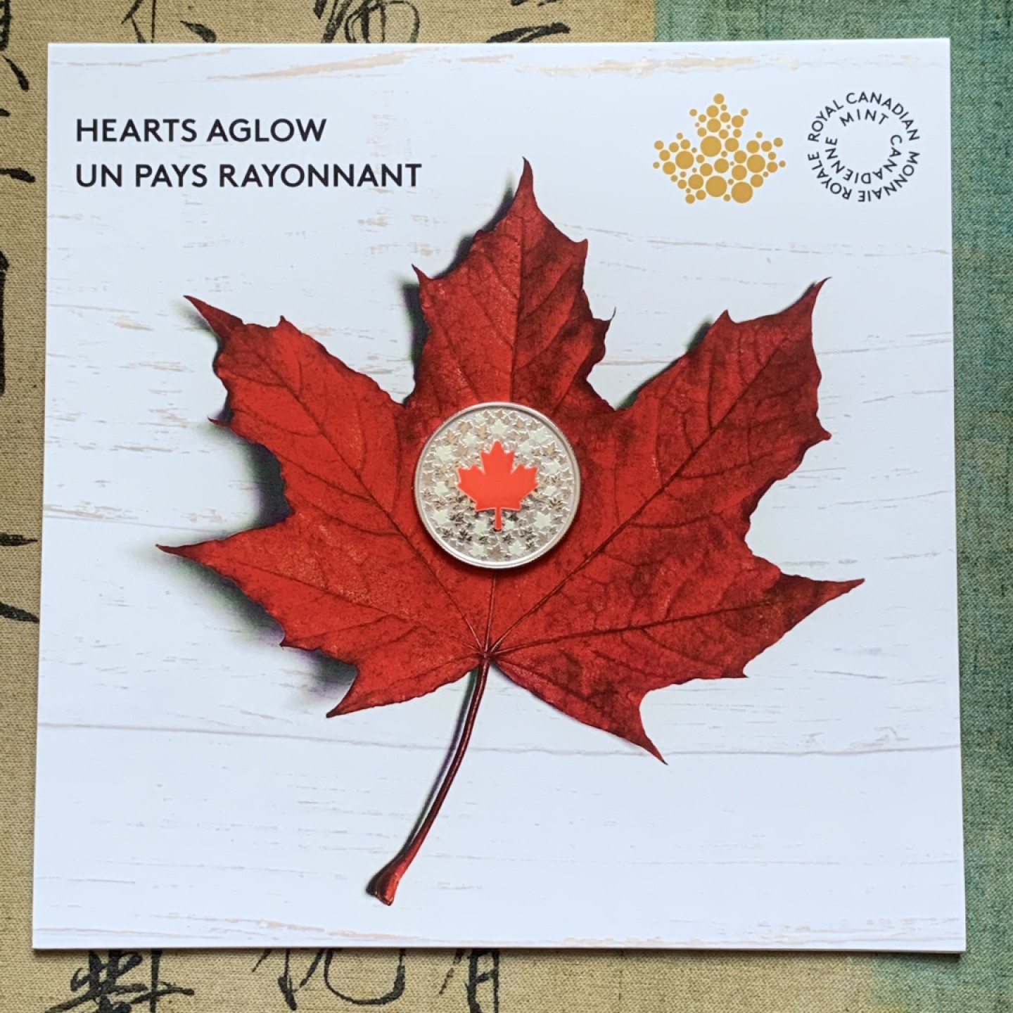 《竞宝斋》第74场-套币裸币专场 本周日，周一，周四.3场连拍（全场不限金额包邮） 礼品装 加拿大2018年 5元 大红枫叶彩色银币 8克 纯银