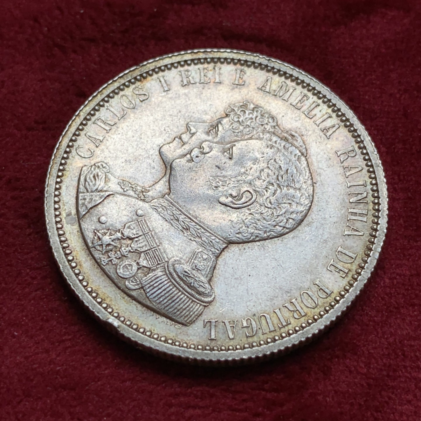 《竞宝斋》第74场-套币裸币专场 本周日，周一，周四.3场连拍（全场不限金额包邮） 葡萄牙1898年发现印度五百周年纪念1000瑞斯大银币 五彩带光好品